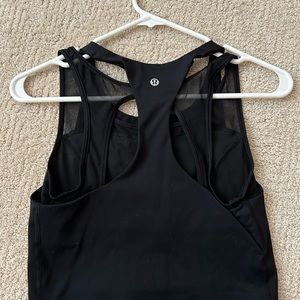 Cropped tank top Lululemon black top. Women’s